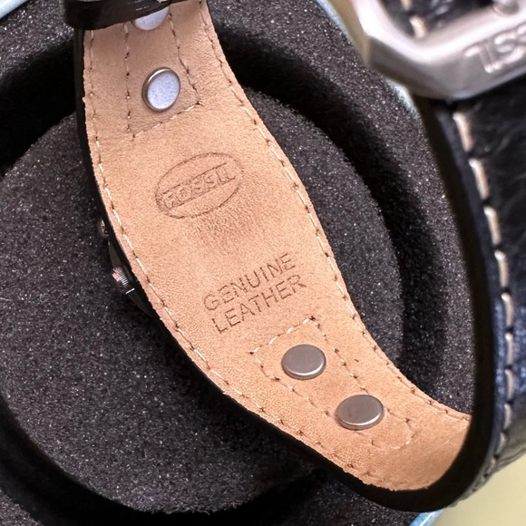 NIB Vintage Fossil Watch ‘04 - Picture 13 of 15